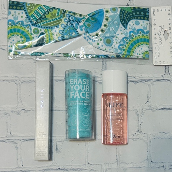 New Dior Pouch & Beauty Bundle With Dior Hydra Life Micellar Cleanser (10 Items) - Picture 5 of 16